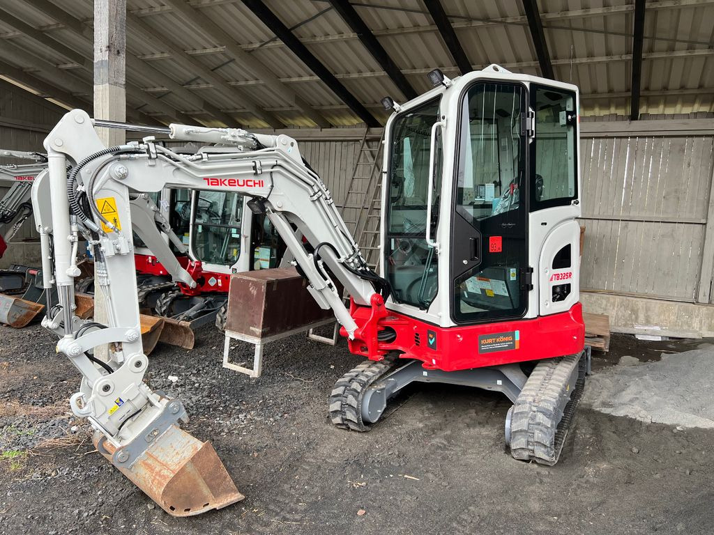 Takeuchi TB 325 RA - Powertilt V3 Takeuchi TB 325 RA - Powertilt V3 - Мини-экскаватор: фото 1 Takeuchi TB 325 RA - Powertilt V3 Takeuchi TB 325 RA - Powertilt V3 - Мини-экскаватор: фото 1