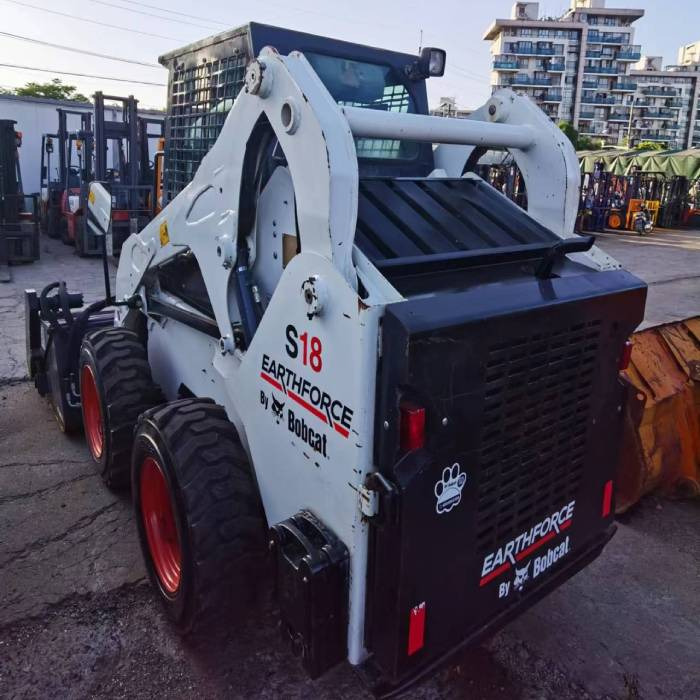 BOBCAT S18 - Мини-погрузчик с бортовым поворотом: фото 2 BOBCAT S18 - Мини-погрузчик с бортовым поворотом: фото 2