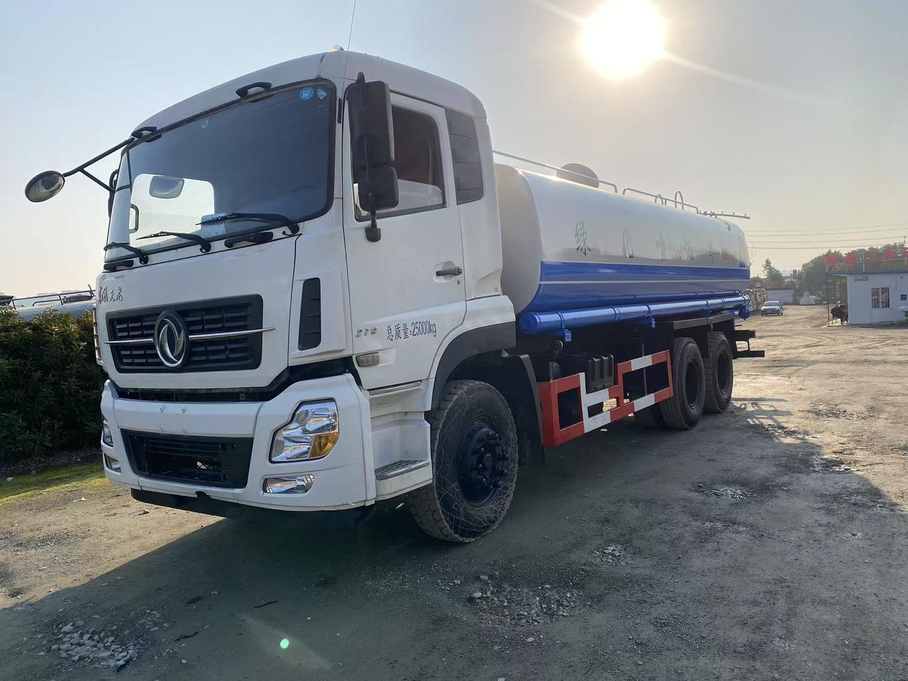 DONGFENG 20000L water truck Sprinkler - Грузовик-цистерна: фото 1 DONGFENG 20000L water truck Sprinkler - Грузовик-цистерна: фото 1