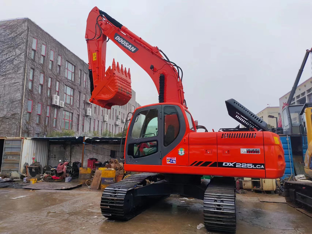 DOOSAN DX225LCA - Гусеничный экскаватор: фото 2 DOOSAN DX225LCA - Гусеничный экскаватор: фото 2