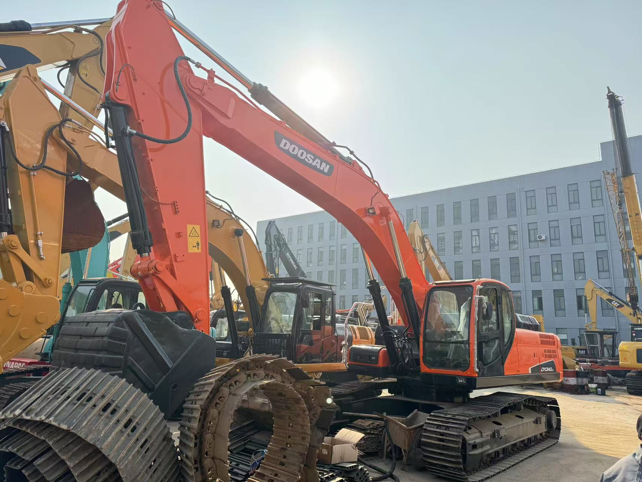 DOOSAN DX340LC - Гусеничный экскаватор: фото 2 DOOSAN DX340LC - Гусеничный экскаватор: фото 2