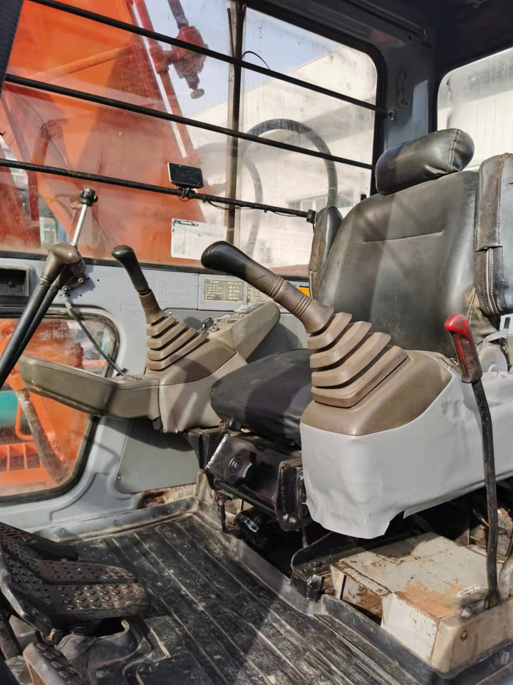 HITACHI EX120-2 - Гусеничный экскаватор: фото 5 HITACHI EX120-2 - Гусеничный экскаватор: фото 5