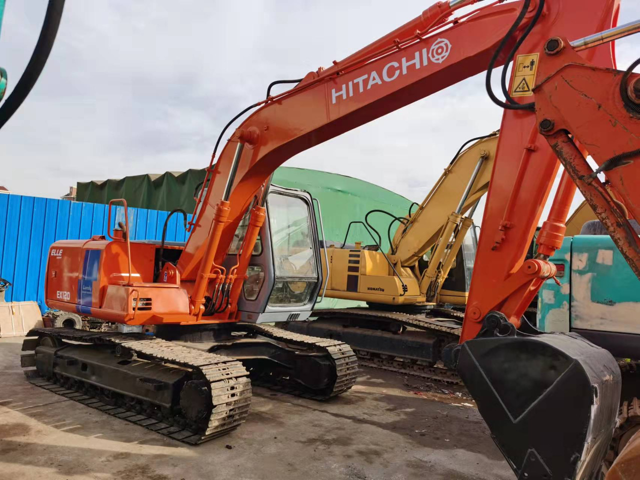 HITACHI EX120-2 - Гусеничный экскаватор: фото 1 HITACHI EX120-2 - Гусеничный экскаватор: фото 1