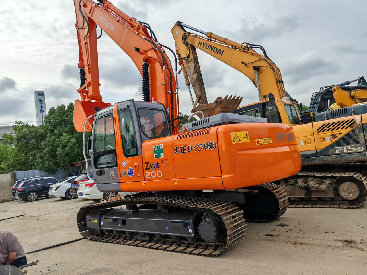 HITACHI ZX200 - Гусеничный экскаватор: фото 1 HITACHI ZX200 - Гусеничный экскаватор: фото 1