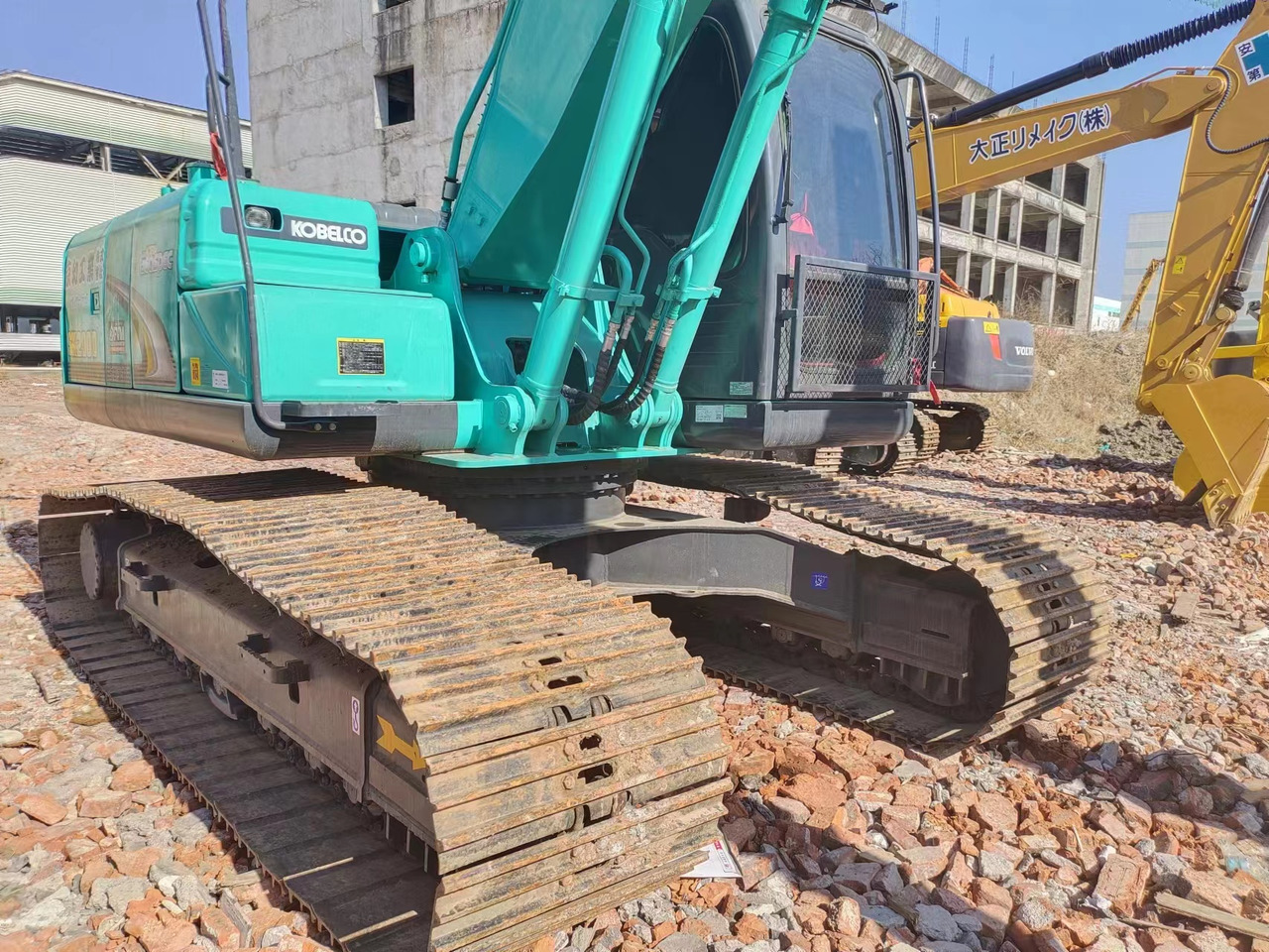 KOBELCO SK200D - Гусеничный экскаватор: фото 4 KOBELCO SK200D - Гусеничный экскаватор: фото 4