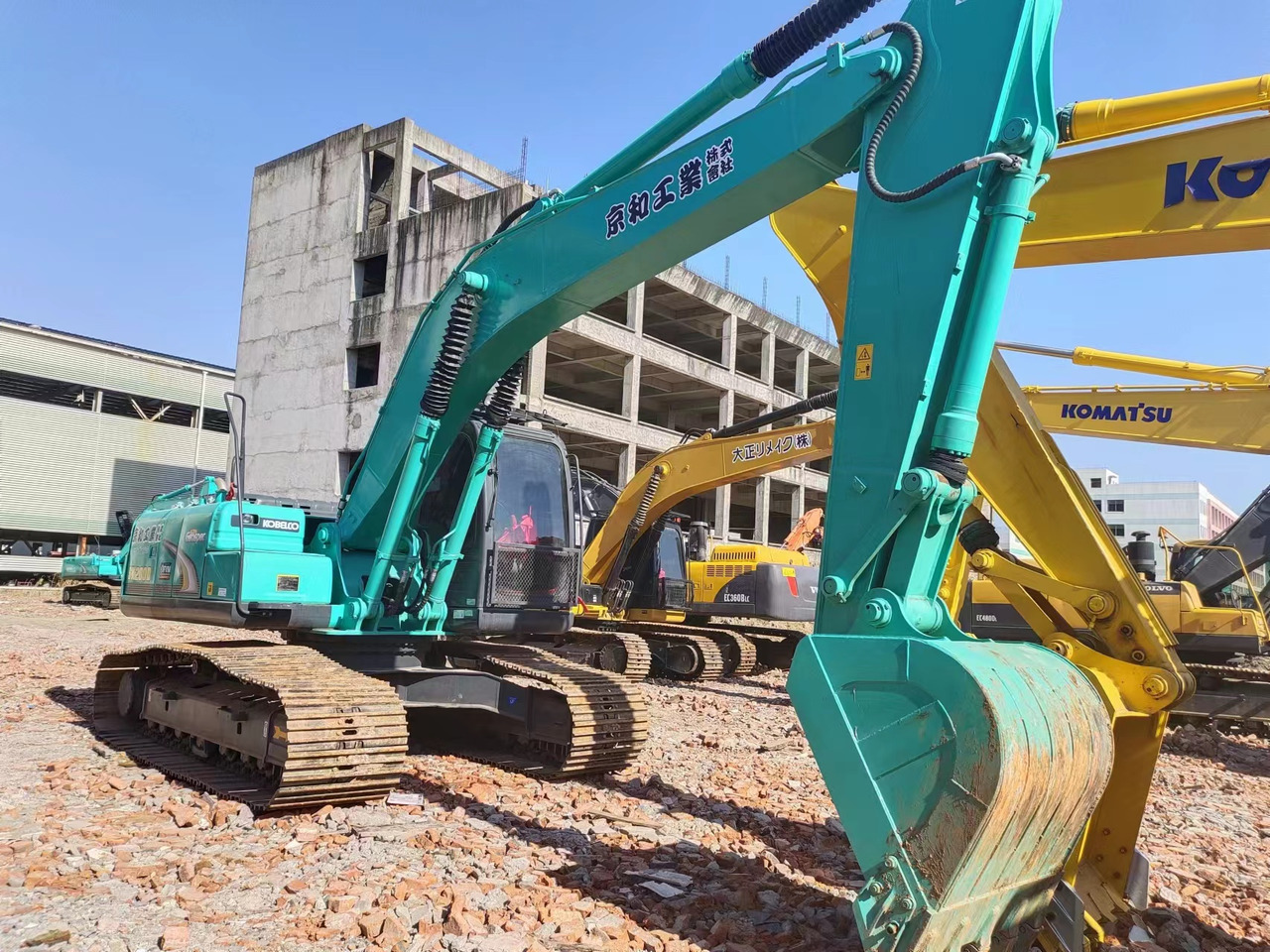 KOBELCO SK200D - Гусеничный экскаватор: фото 5 KOBELCO SK200D - Гусеничный экскаватор: фото 5