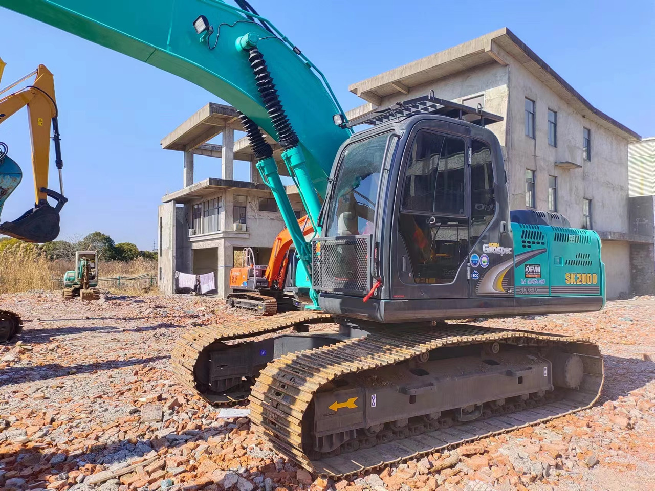 KOBELCO SK200D - Гусеничный экскаватор: фото 1 KOBELCO SK200D - Гусеничный экскаватор: фото 1