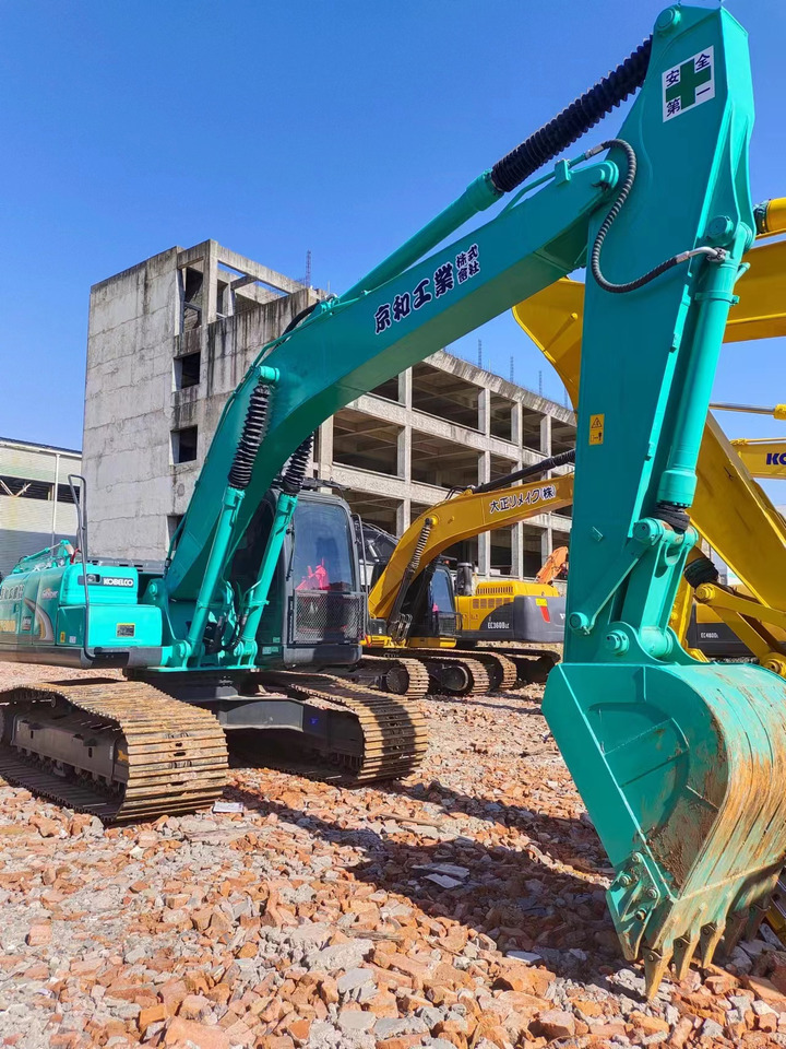 KOBELCO SK200D - Гусеничный экскаватор: фото 2 KOBELCO SK200D - Гусеничный экскаватор: фото 2