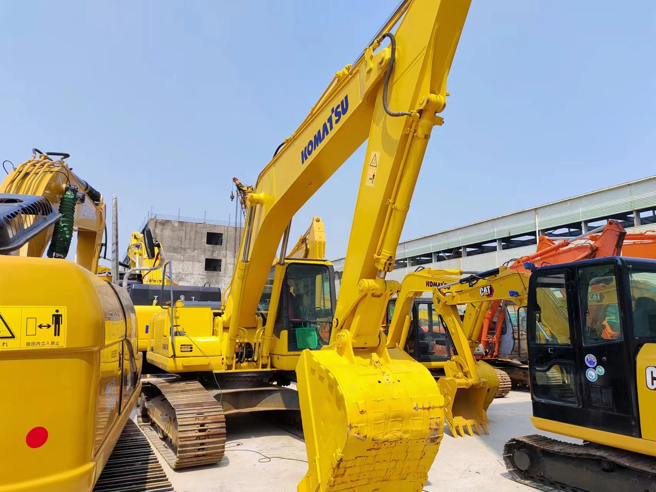 KOMATSU PC200-7 PC200 - Гусеничный экскаватор: фото 4 KOMATSU PC200-7 PC200 - Гусеничный экскаватор: фото 4