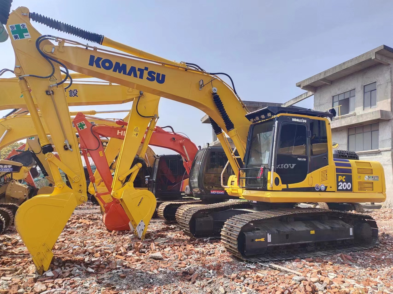 KOMATSU PC200-8N1 - Гусеничный экскаватор: фото 2 KOMATSU PC200-8N1 - Гусеничный экскаватор: фото 2
