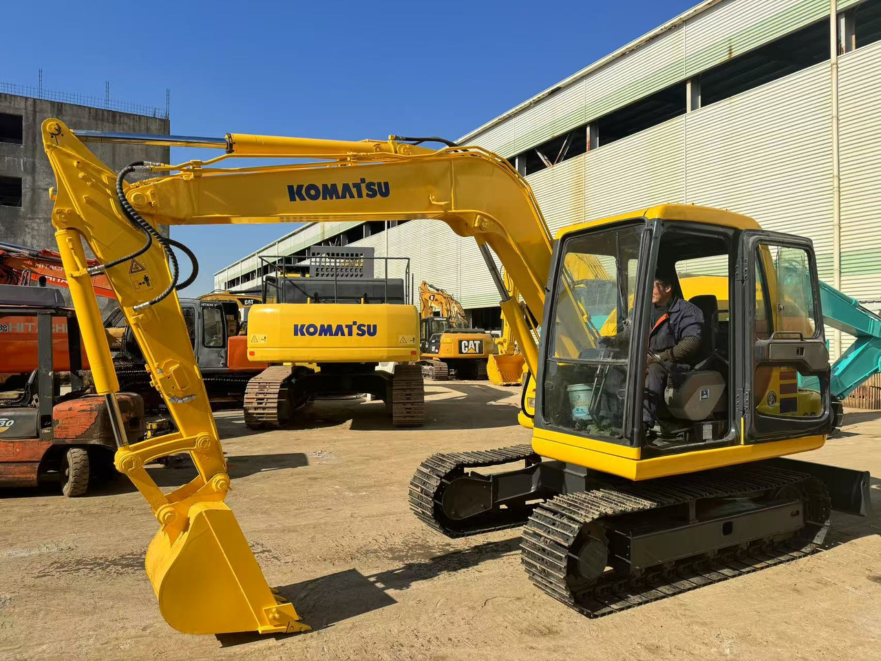 KOMATSU PC60-7 - Гусеничный экскаватор: фото 1 KOMATSU PC60-7 - Гусеничный экскаватор: фото 1