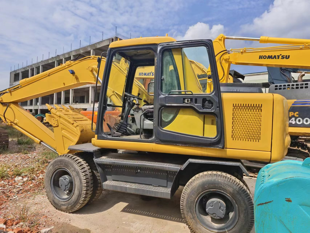 KOMATSU PW130 - Колёсный экскаватор: фото 1 KOMATSU PW130 - Колёсный экскаватор: фото 1