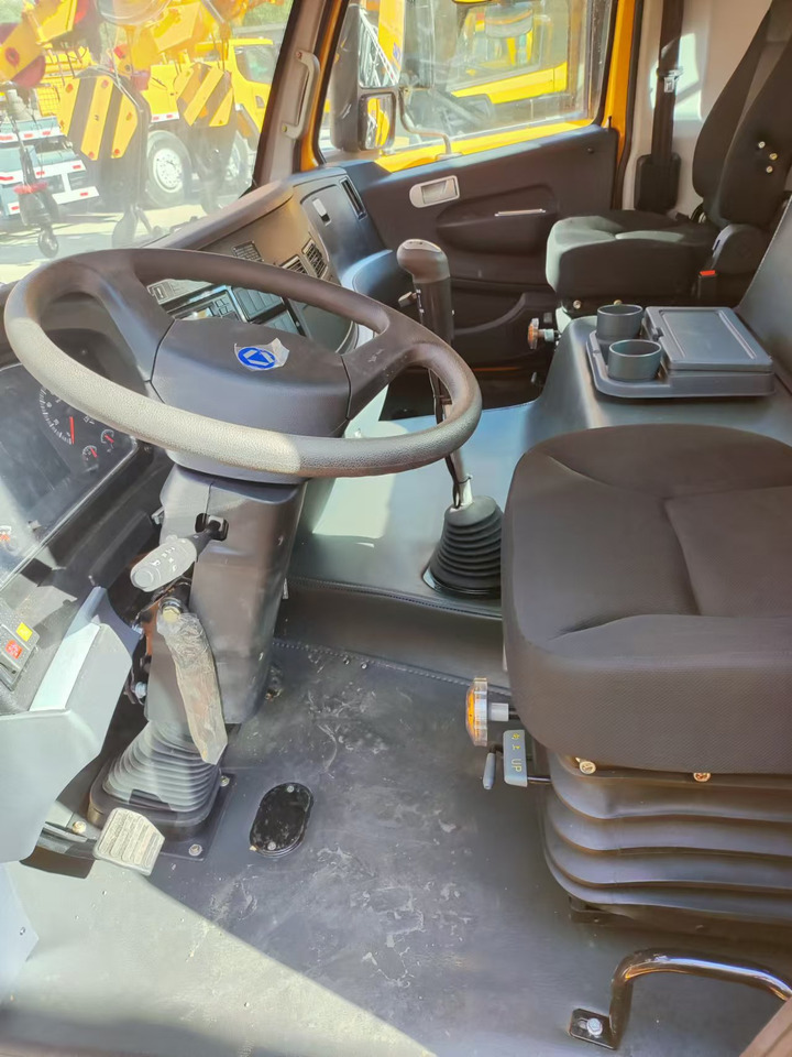 XCMG XCT25 mobile crane 25tons China made - Мобильный кран: фото 4 XCMG XCT25 mobile crane 25tons China made - Мобильный кран: фото 4