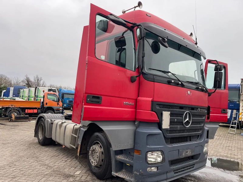 Mercedes-Benz Actros 1844 3 pedals - Тягач: фото 1 Mercedes-Benz Actros 1844 3 pedals - Тягач: фото 1