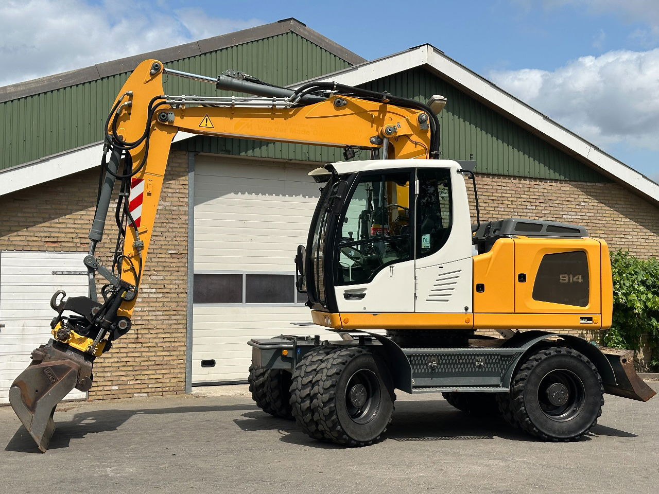 Liebherr A914 - Колёсный экскаватор: фото 1 Liebherr A914 - Колёсный экскаватор: фото 1