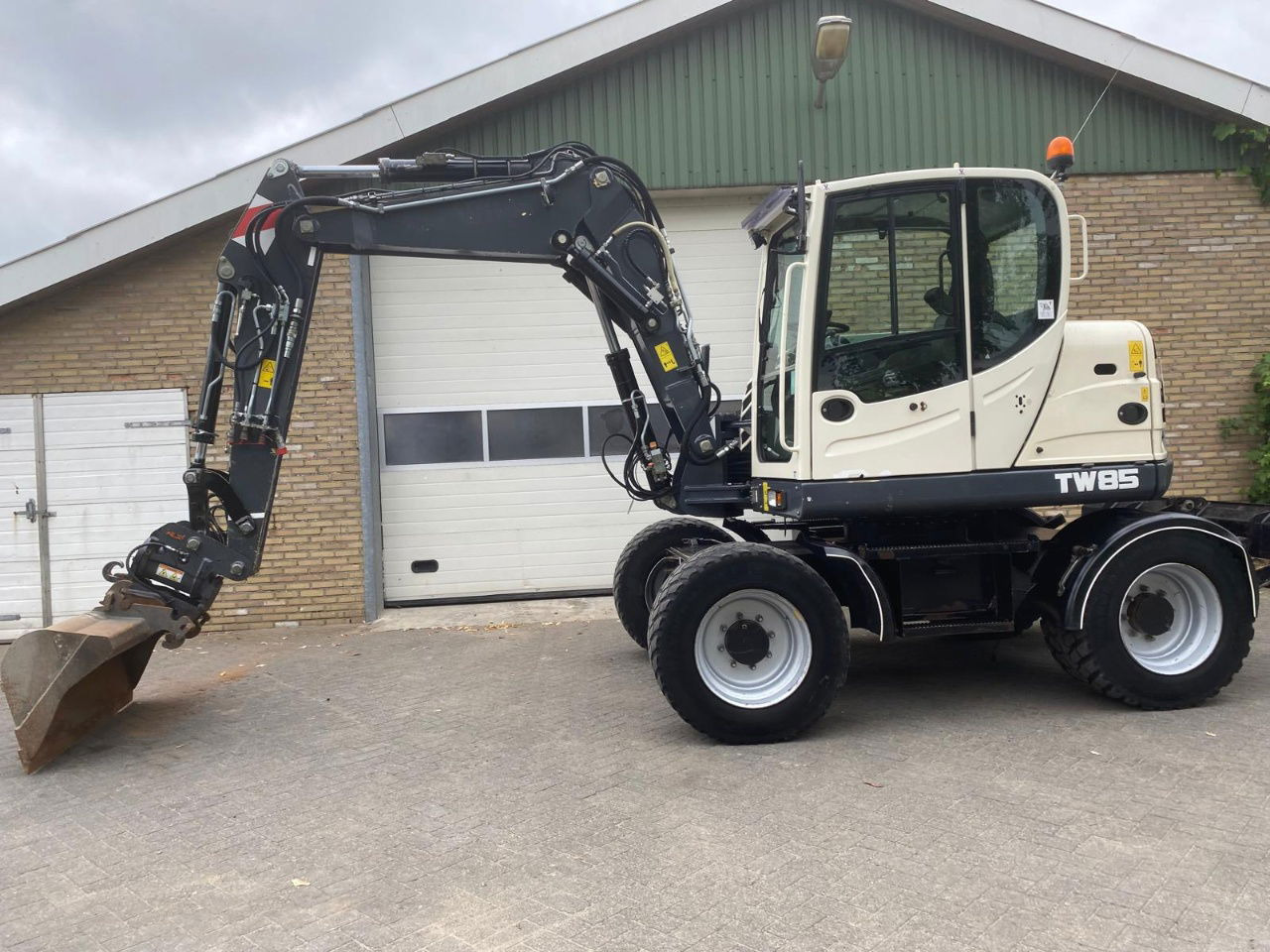 Terex TW85 - Колёсный экскаватор: фото 1 Terex TW85 - Колёсный экскаватор: фото 1
