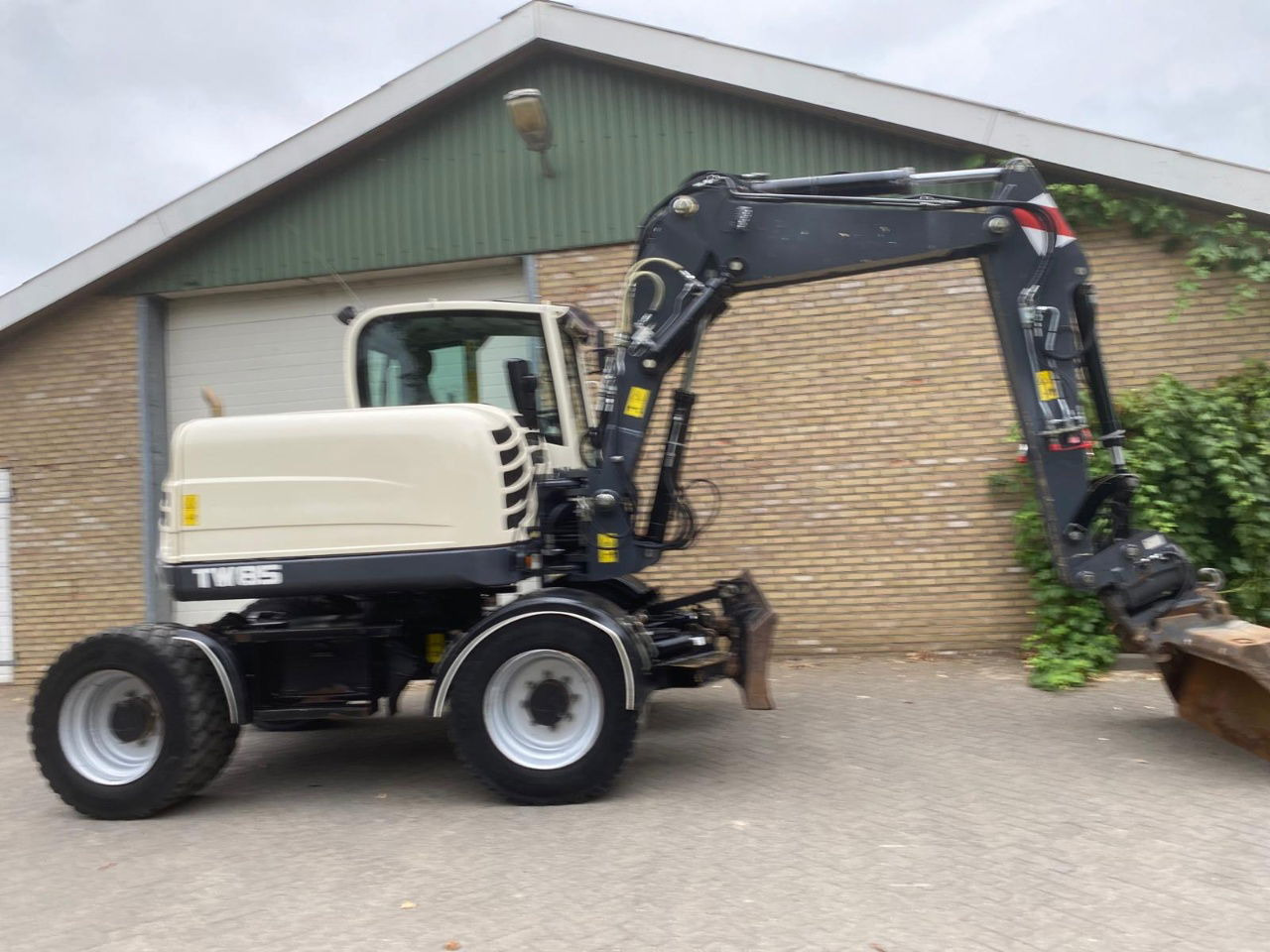 Terex TW85 - Колёсный экскаватор: фото 5 Terex TW85 - Колёсный экскаватор: фото 5