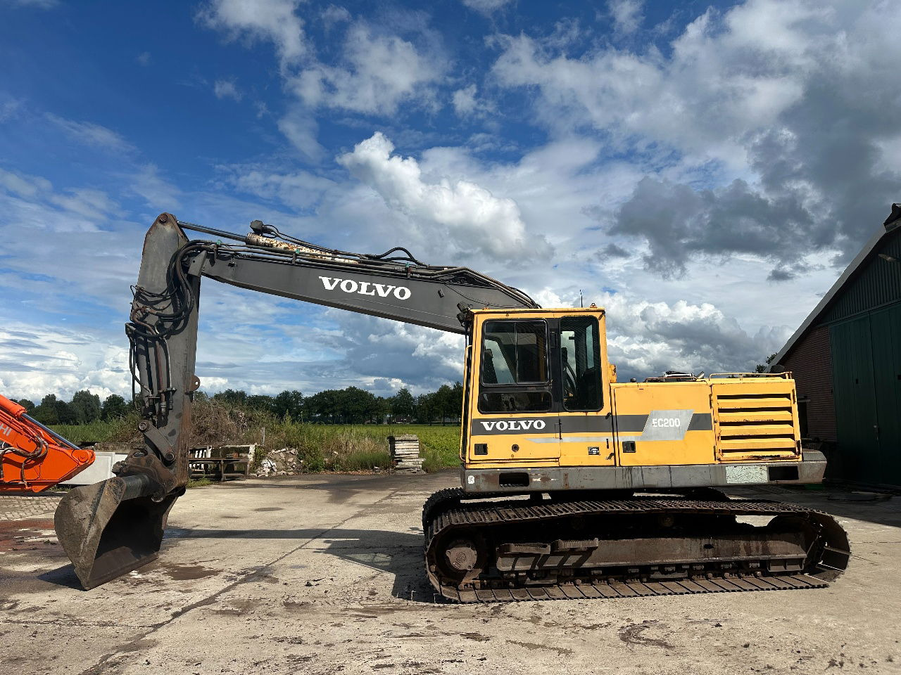 Volvo EC200 - Гусеничный экскаватор: фото 1 Volvo EC200 - Гусеничный экскаватор: фото 1