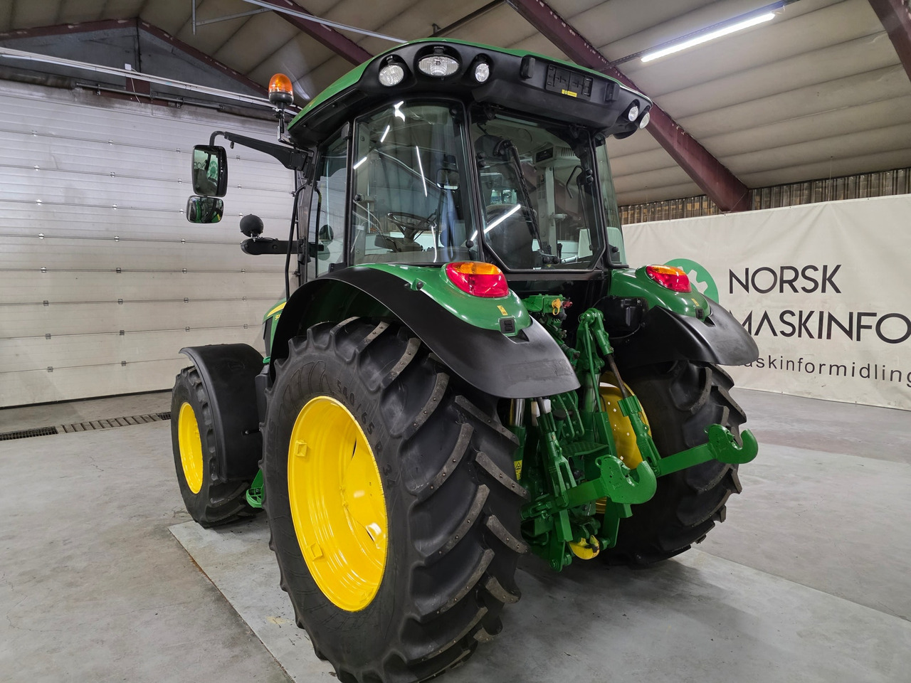 John Deere 5100R - Трактор: фото 3 John Deere 5100R - Трактор: фото 3