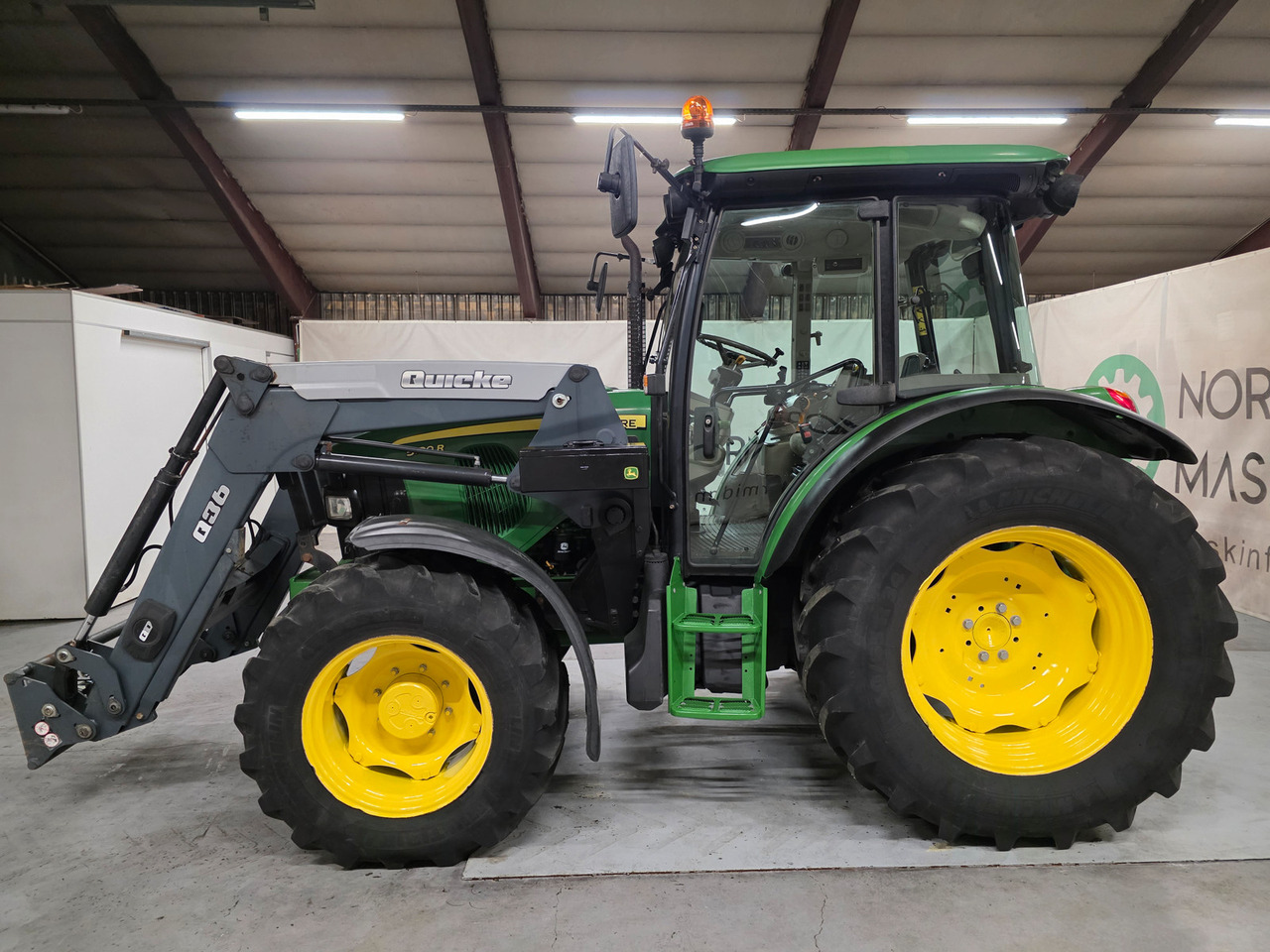John Deere 5100R - Трактор: фото 2 John Deere 5100R - Трактор: фото 2