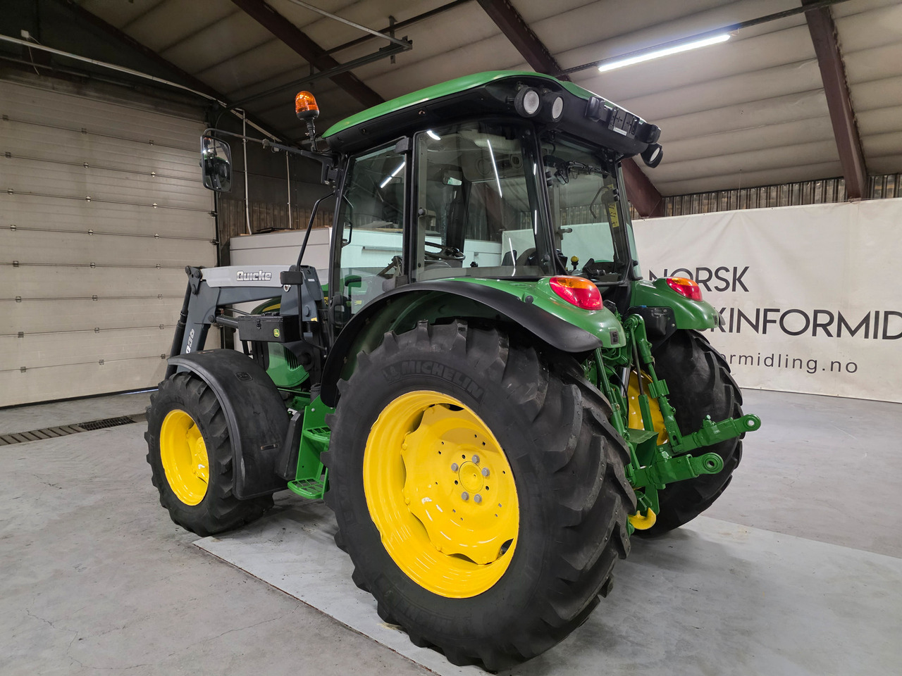 John Deere 5100R - Трактор: фото 4 John Deere 5100R - Трактор: фото 4