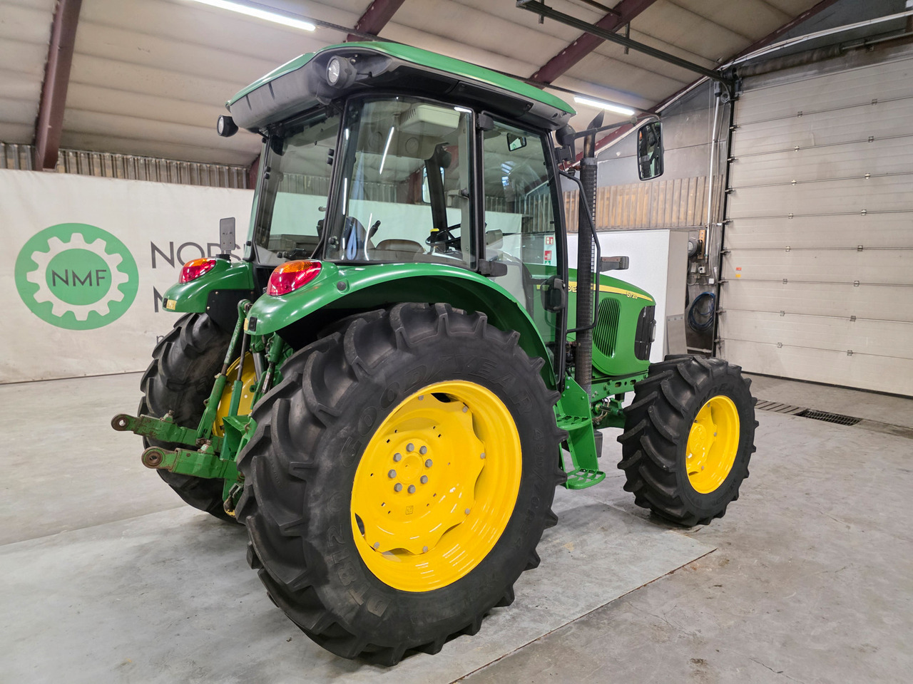John Deere 5720 - Трактор: фото 5 John Deere 5720 - Трактор: фото 5