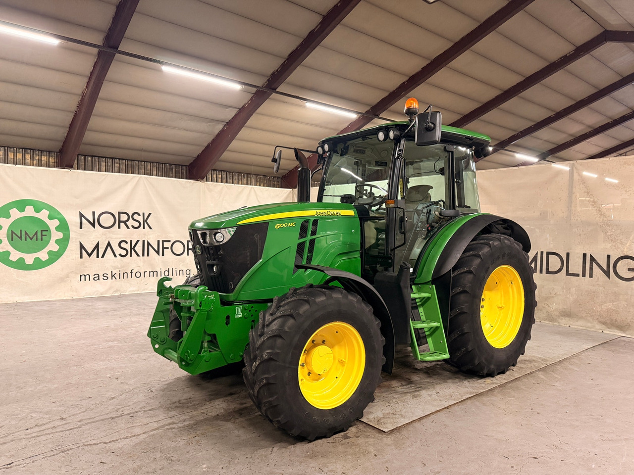 John Deere 6100MC 40 km/t - Трактор: фото 1 John Deere 6100MC 40 km/t - Трактор: фото 1