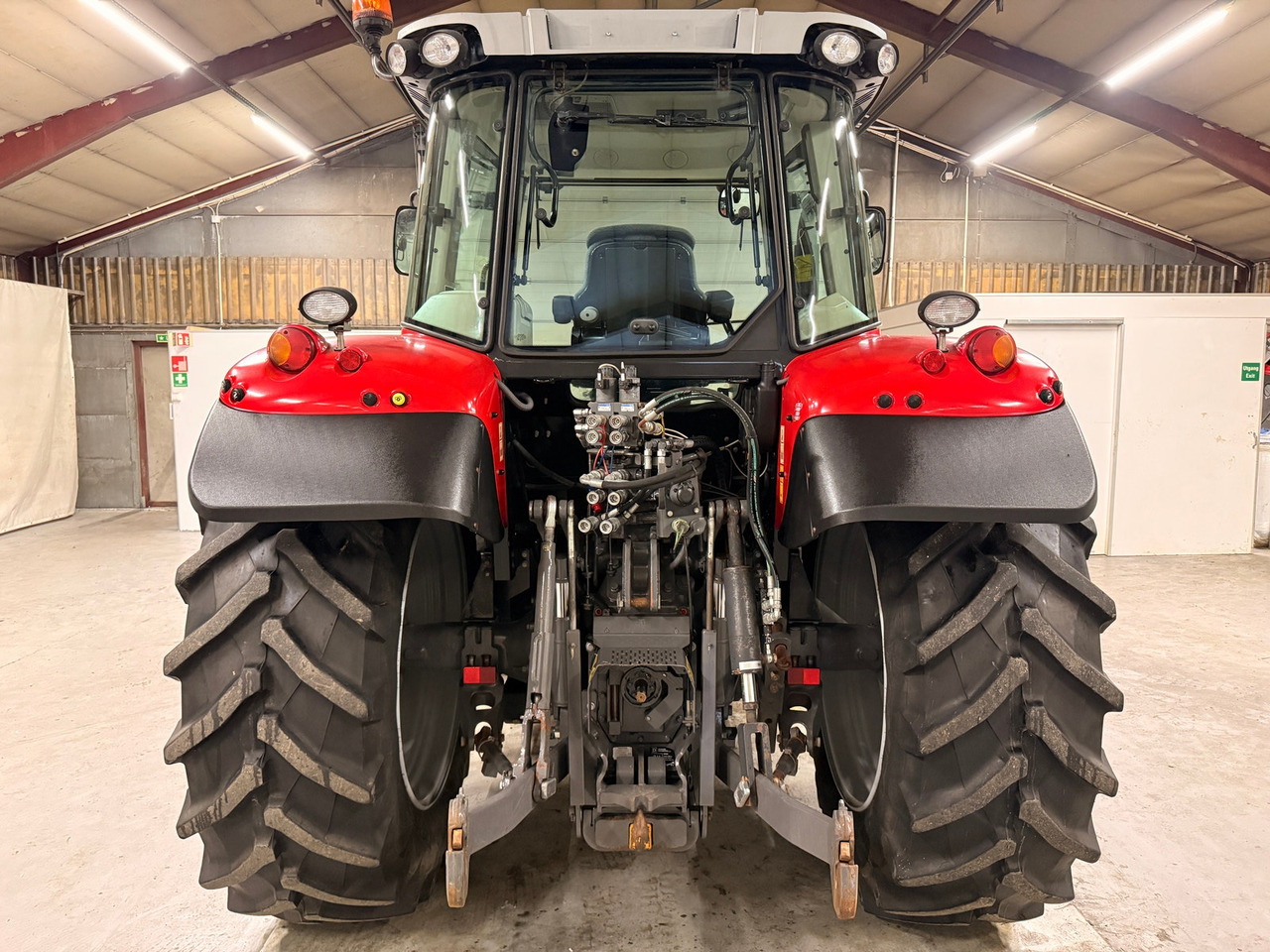 Massey Ferguson 5712SL Inkl ny frontlaster - Трактор: фото 4 Massey Ferguson 5712SL Inkl ny frontlaster - Трактор: фото 4