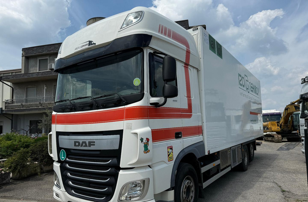Motrice frigo DAF XF 105.460 con Sponda - Другая техника: фото 2 Motrice frigo DAF XF 105.460 con Sponda - Другая техника: фото 2