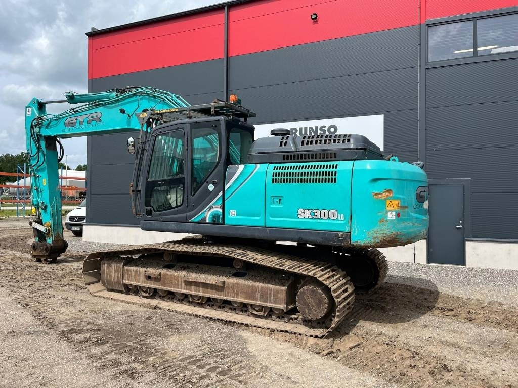 Kobelco SK300LC-10 - Гусеничный экскаватор: фото 3 Kobelco SK300LC-10 - Гусеничный экскаватор: фото 3