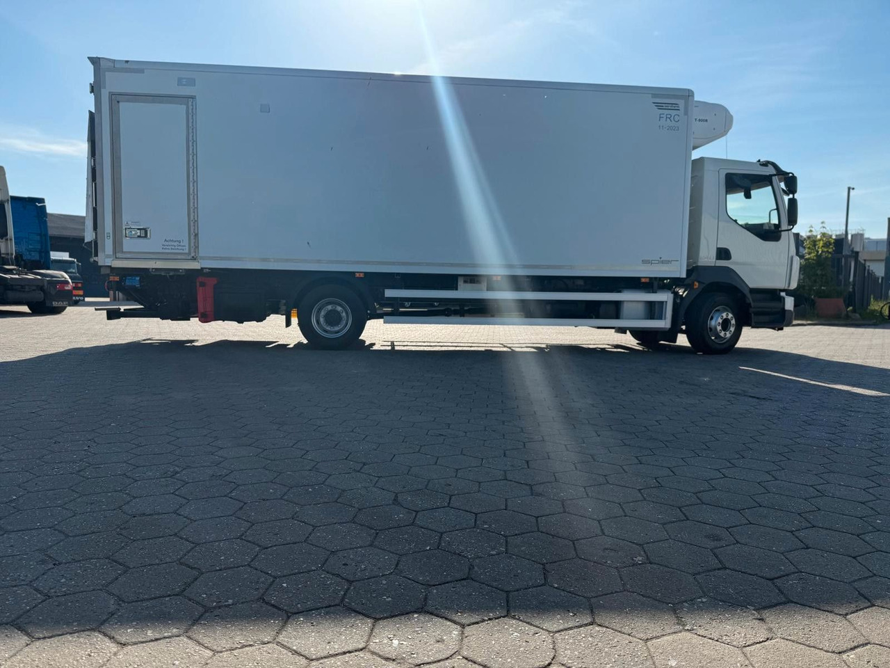 Volvo FL 42 R 240 +Thermoking T-880R+Kamera - Рефрижератор: фото 2 Volvo FL 42 R 240 +Thermoking T-880R+Kamera - Рефрижератор: фото 2