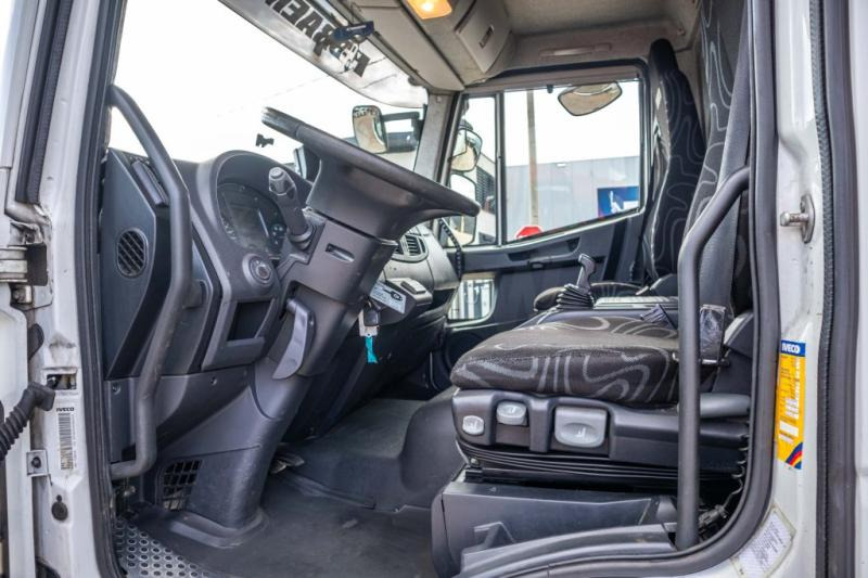 Фото интерьера 1: Iveco EUROCARGO 160E25 в лизинг Iveco EUROCARGO 160E25