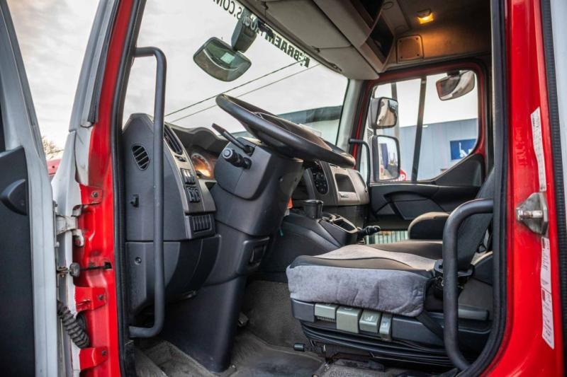 Фото интерьера 1: Грузовик с закрытым кузовом Renault MIDLUM 270 DXI