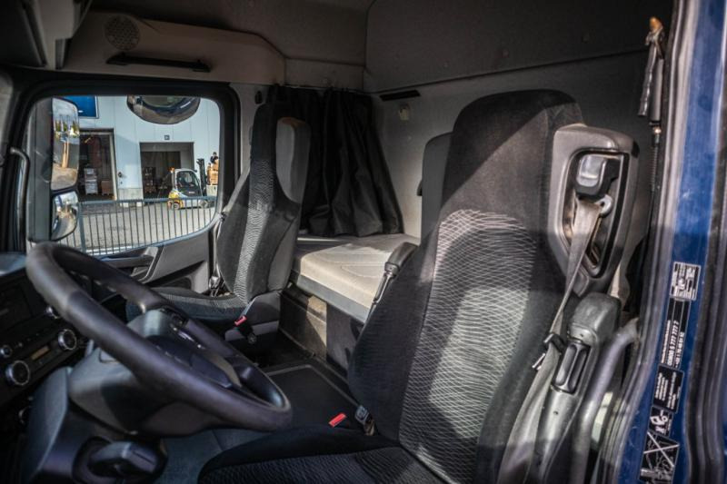 Фото интерьера 2: Тягач Mercedes AROCS 1843 LS ( NO ACTROS) +HYDRAULIQUE