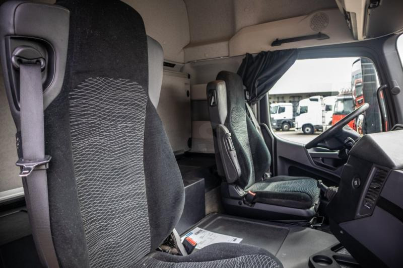 Фото интерьера 3: Тягач Mercedes AROCS(NO ACTROS) 1843 LS+HYDR