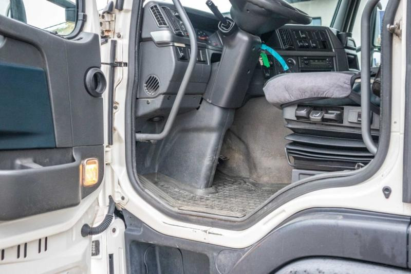 Тентованный грузовик Volvo FM 330-6x2-E5+10 pneus/tires: фото 8