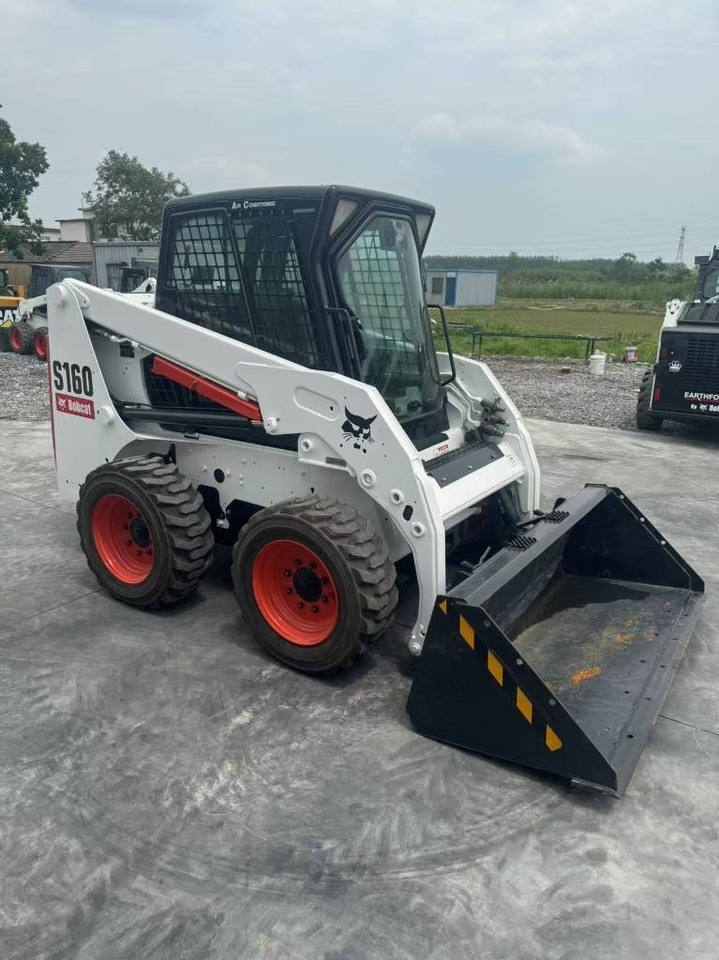 Bobcat S 160 - Мини-погрузчик с бортовым поворотом: фото 2 Bobcat S 160 - Мини-погрузчик с бортовым поворотом: фото 2