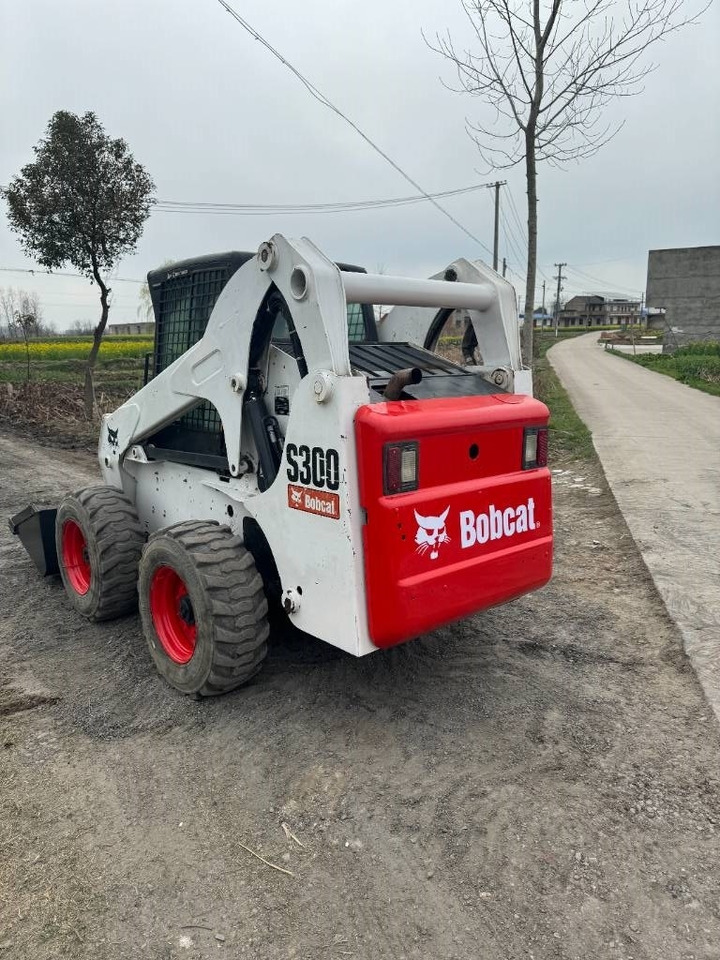 Bobcat S 300 - Мини-погрузчик с бортовым поворотом: фото 5 Bobcat S 300 - Мини-погрузчик с бортовым поворотом: фото 5