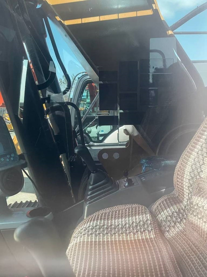 CAT 330D2 - Гусеничный экскаватор: фото 2 CAT 330D2 - Гусеничный экскаватор: фото 2