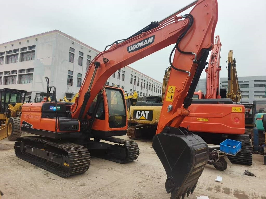 Doosan DX 140 - Гусеничный экскаватор: фото 3 Doosan DX 140 - Гусеничный экскаватор: фото 3