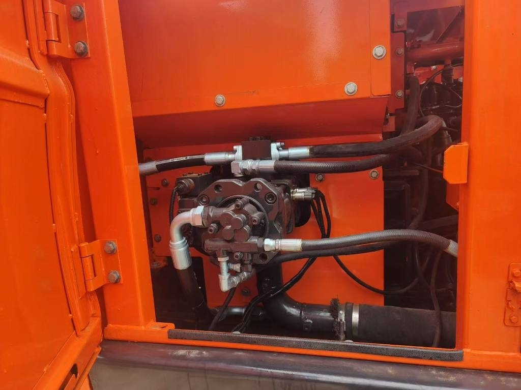 Doosan DX 140 - Гусеничный экскаватор: фото 4 Doosan DX 140 - Гусеничный экскаватор: фото 4