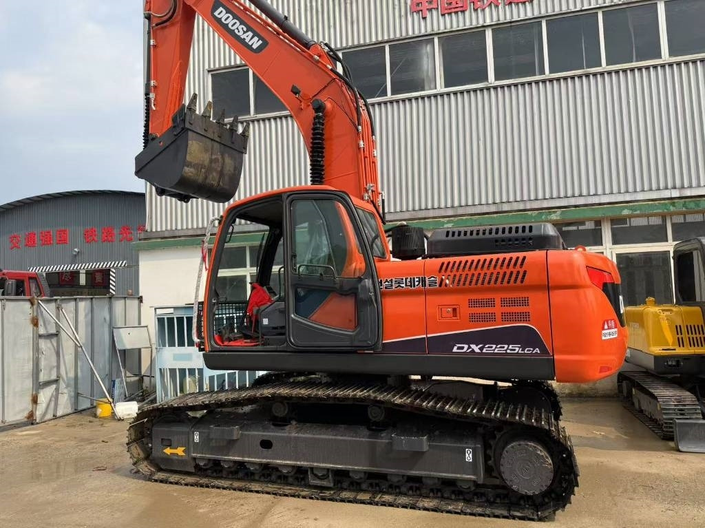 Doosan DX 225 LCA - Гусеничный экскаватор: фото 1 Doosan DX 225 LCA - Гусеничный экскаватор: фото 1