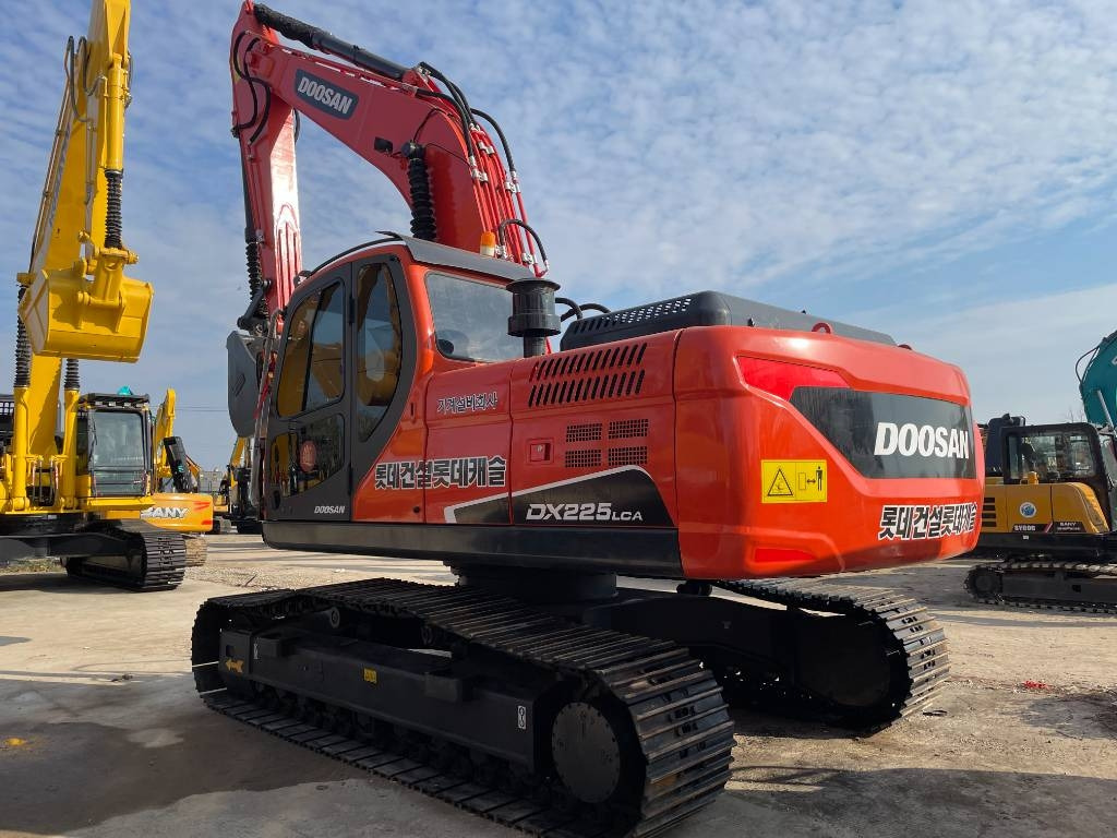Doosan DX 225 LCA - Гусеничный экскаватор: фото 1 Doosan DX 225 LCA - Гусеничный экскаватор: фото 1