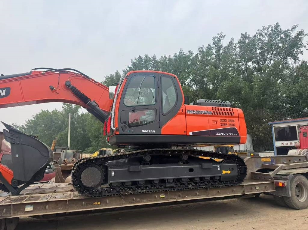 Doosan DX 225 LCA - Гусеничный экскаватор: фото 3 Doosan DX 225 LCA - Гусеничный экскаватор: фото 3