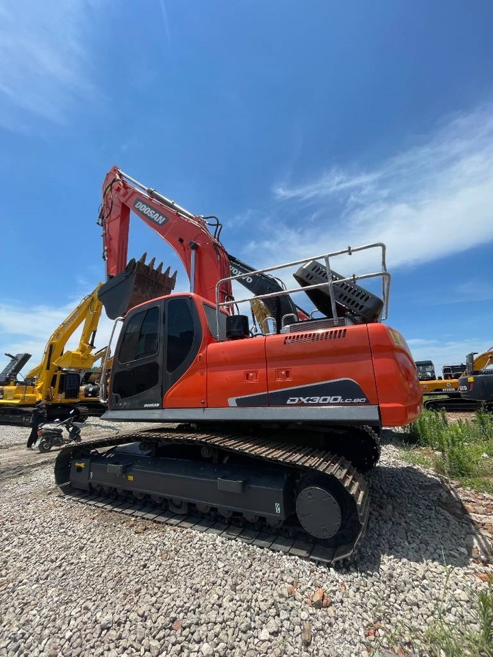 Гусеничный экскаватор Doosan DX 300 LC: фото 1