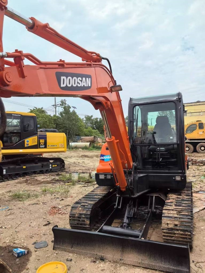 Doosan DX 60 - Гусеничный экскаватор: фото 1 Doosan DX 60 - Гусеничный экскаватор: фото 1