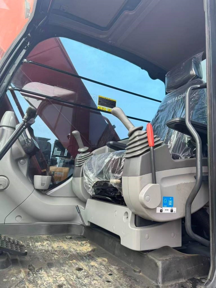 Hitachi ZX 200 - Гусеничный экскаватор: фото 4 Hitachi ZX 200 - Гусеничный экскаватор: фото 4