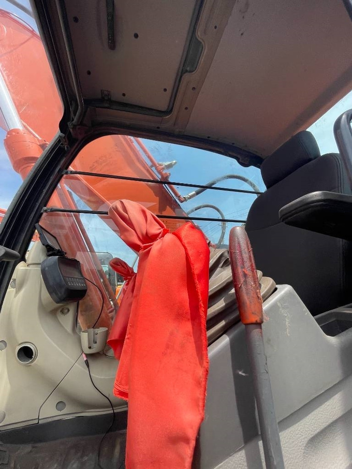 Hitachi ZX 240 - Гусеничный экскаватор: фото 2 Hitachi ZX 240 - Гусеничный экскаватор: фото 2