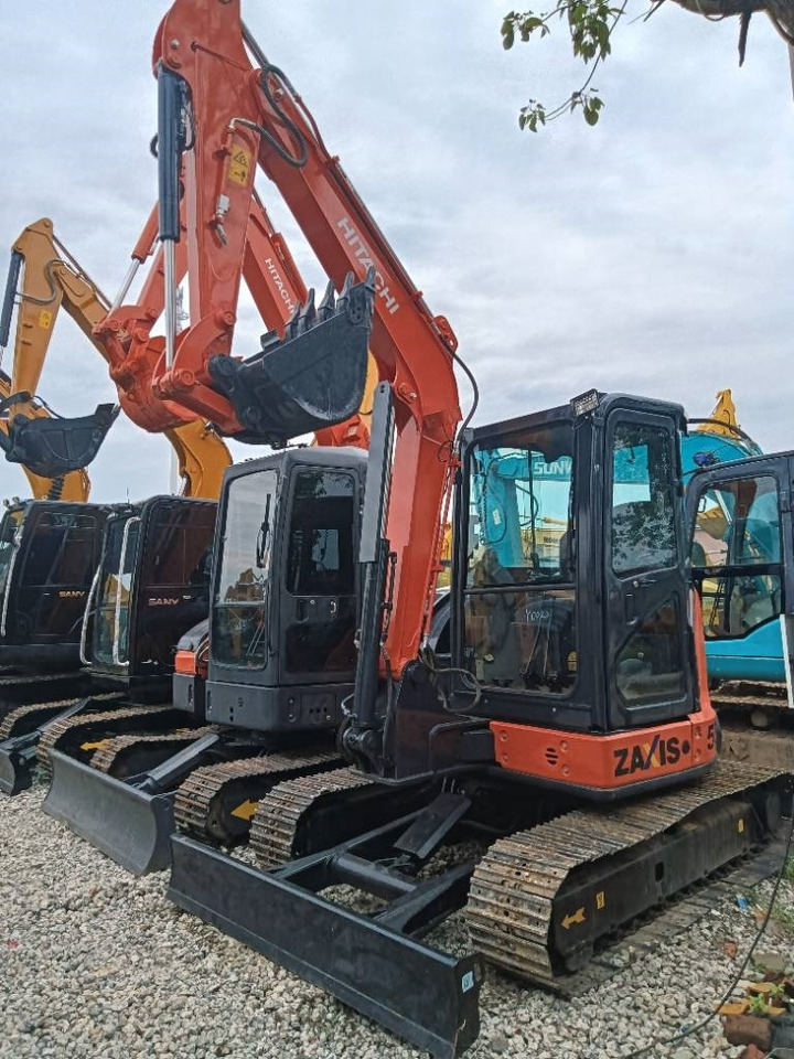 Hitachi ZX 55 - Гусеничный экскаватор: фото 2 Hitachi ZX 55 - Гусеничный экскаватор: фото 2