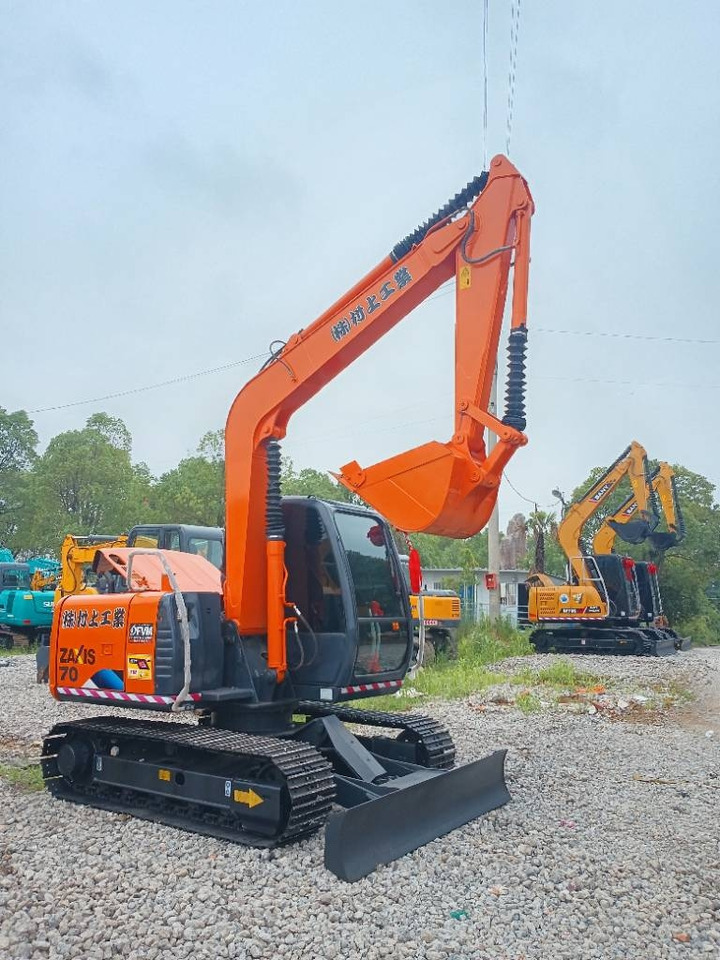 Hitachi ZX70 - Гусеничный экскаватор: фото 1 Hitachi ZX70 - Гусеничный экскаватор: фото 1
